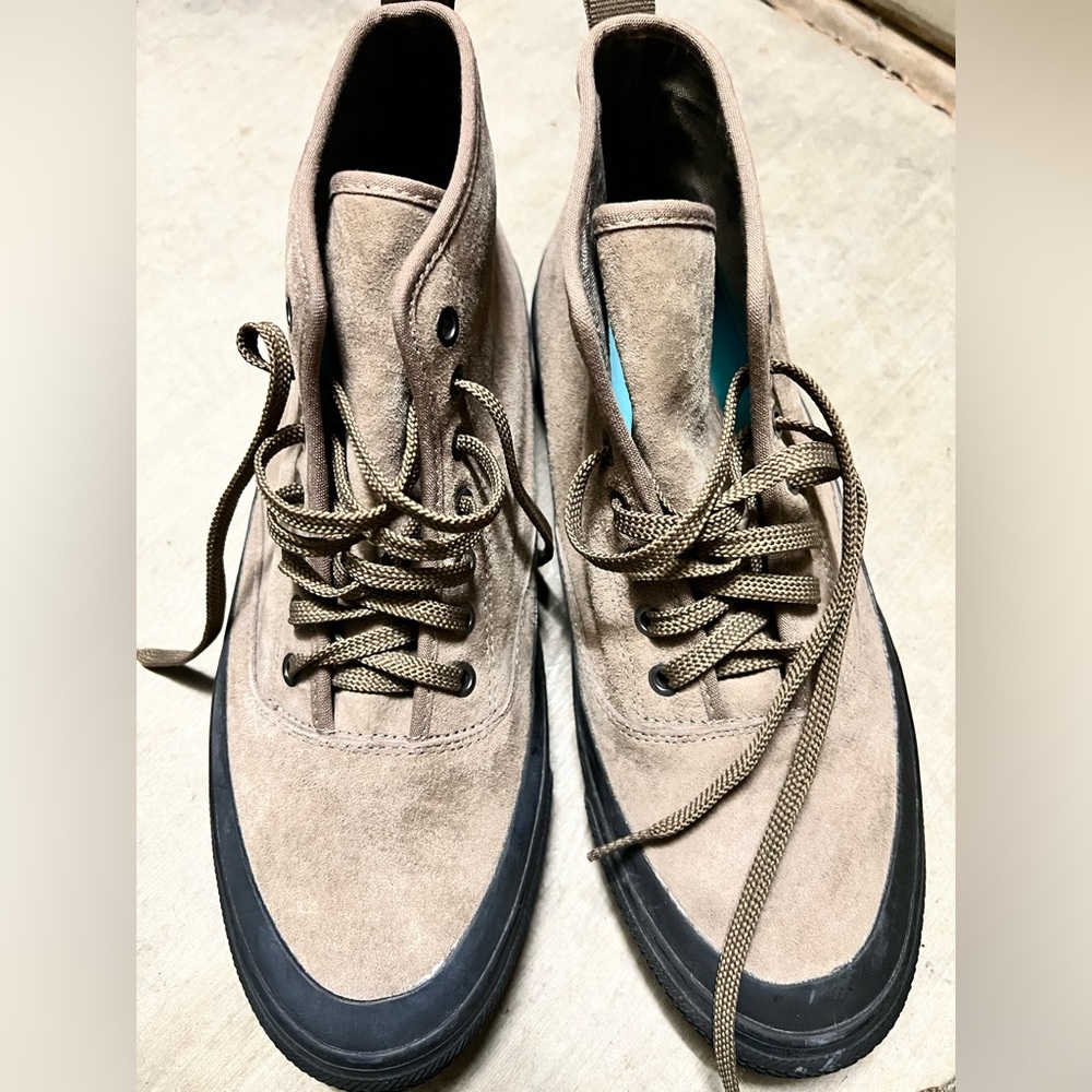 Seabeee new no box brownish gray color size 10